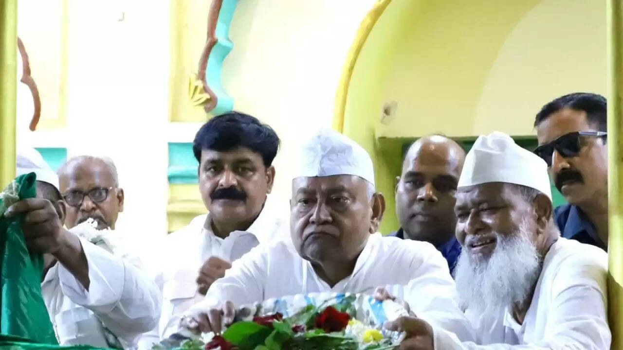 क्या नीतीश कुमार की नई रणनीति मुस्लिम वोटरों को लाने की है?