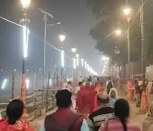 अयोध्या में दीपोत्सव: श्रद्धालुओं की भारी भीड़ और सुरक्षा व्यवस्था