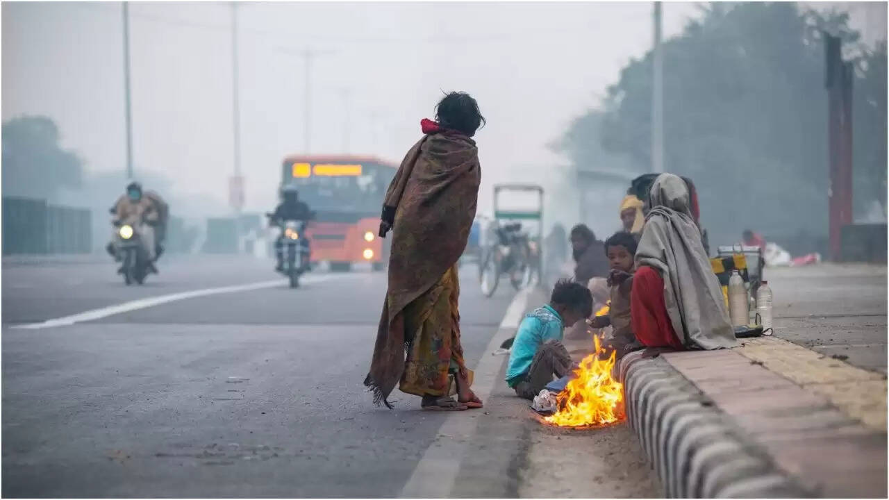 दिल्ली में मौसम में बदलाव: ठंड का एहसास और बारिश की संभावना