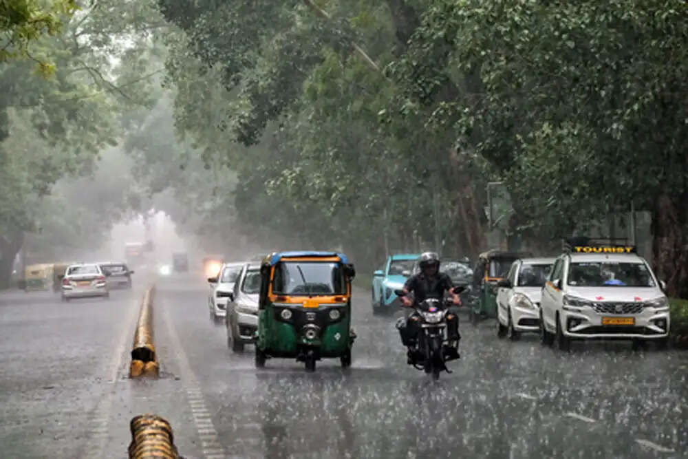 एनसीआर में मौसम में बदलाव, गर्मी से मिली राहत