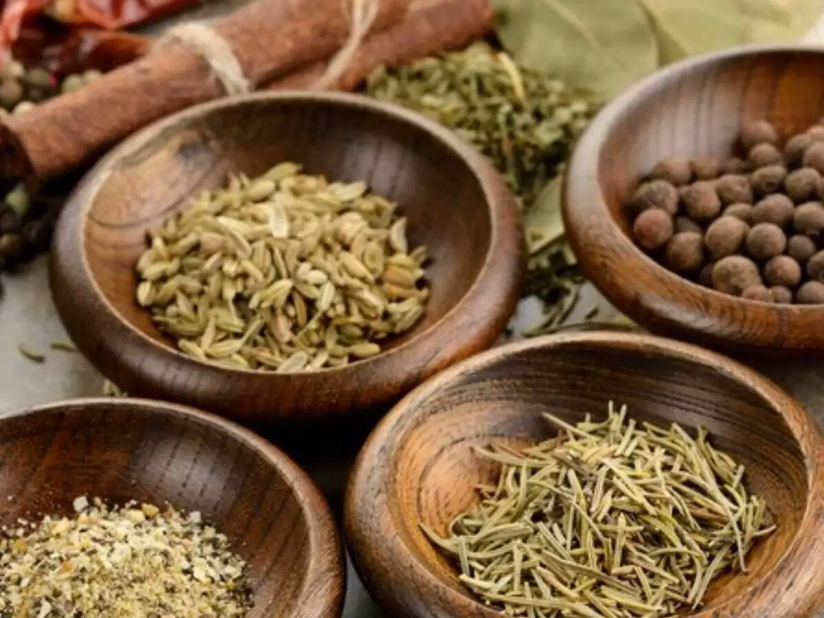 इम्यूनिटी बढ़ाने के लिए घरेलू नुस्खे: काली मिर्च और जीरा का दूध
