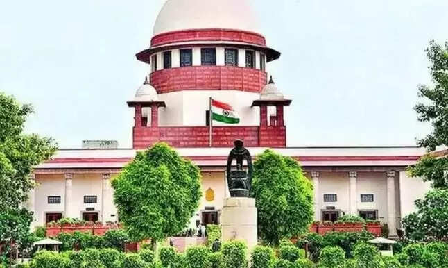 सुप्रीम कोर्ट ने राजनीतिक दलों के झंडों पर तिरंगे जैसी रोक की याचिका खारिज की