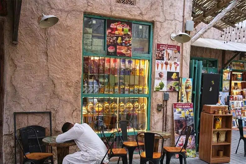 लेबनान में युद्ध के कारण 2 लाख बच्चे बेघर, दुबई में पर्यटन पर असर