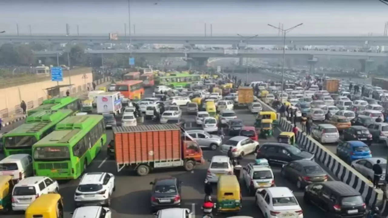 दिल्ली-एनसीआर में पुराने वाहनों पर सुप्रीम कोर्ट का बड़ा फैसला: वाहन मालिकों को मिली राहत