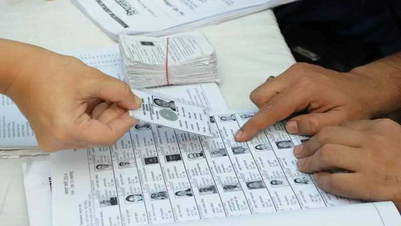बिहार चुनाव 2025: मतदाता सूची के पुनरीक्षण पर चुनाव आयोग का स्पष्टीकरण
