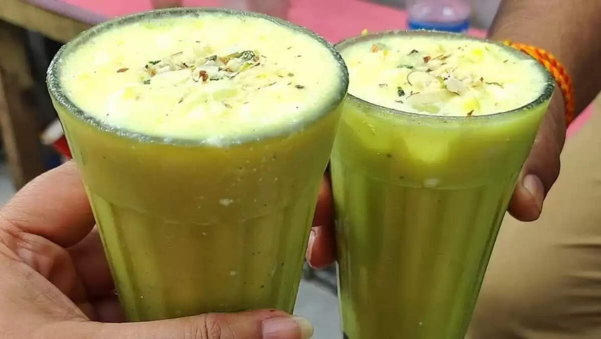 वाराणसी के प्रसिद्ध स्ट्रीट फूड्स: स्वाद की अद्भुत यात्रा