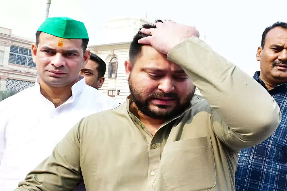 बिहार चुनाव में तेजस्वी यादव की चुनौतियाँ और विपक्ष की स्थिति