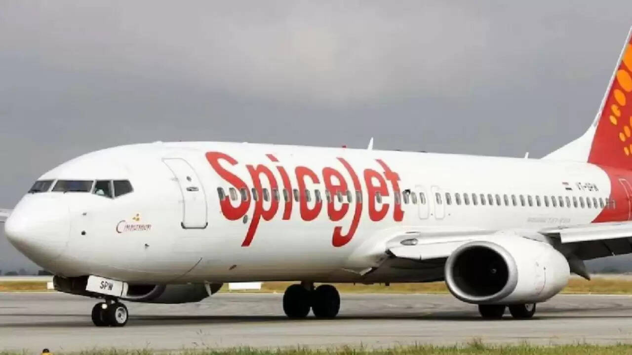 SpiceJet की उड़ान में तकनीकी खराबी: श्रीनगर में इमरजेंसी लैंडिंग