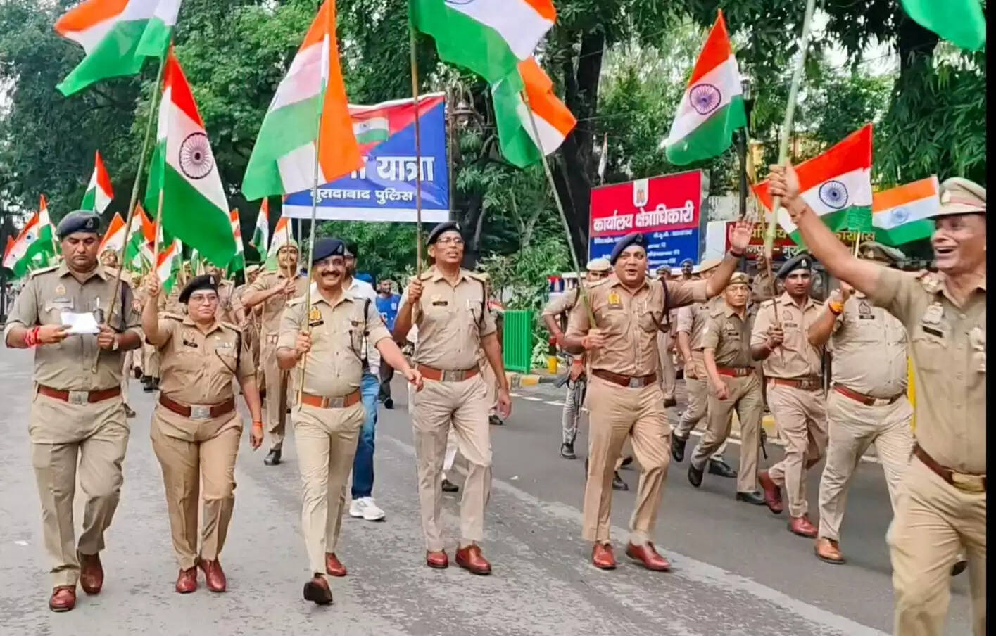 मुरादाबाद में तिरंगा यात्रा: 1000 पुलिसकर्मियों ने मनाया स्वतंत्रता दिवस
