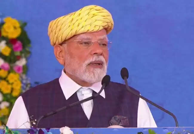 पीएम मोदी ने भावनगर में विकास परियोजनाओं का उद्घाटन किया, निर्भरता को बताया सबसे बड़ा दुश्मन