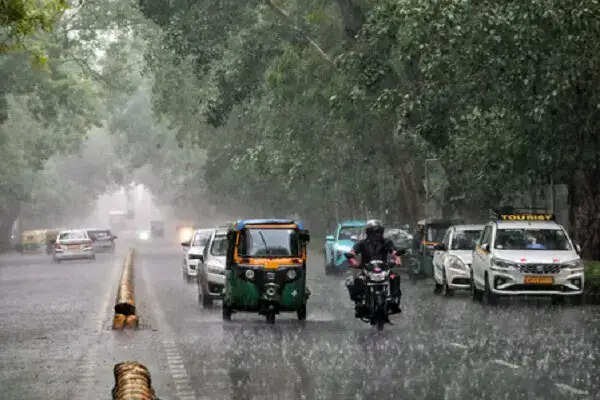 एनसीआर में मौसम में बदलाव, राहत की उम्मीद