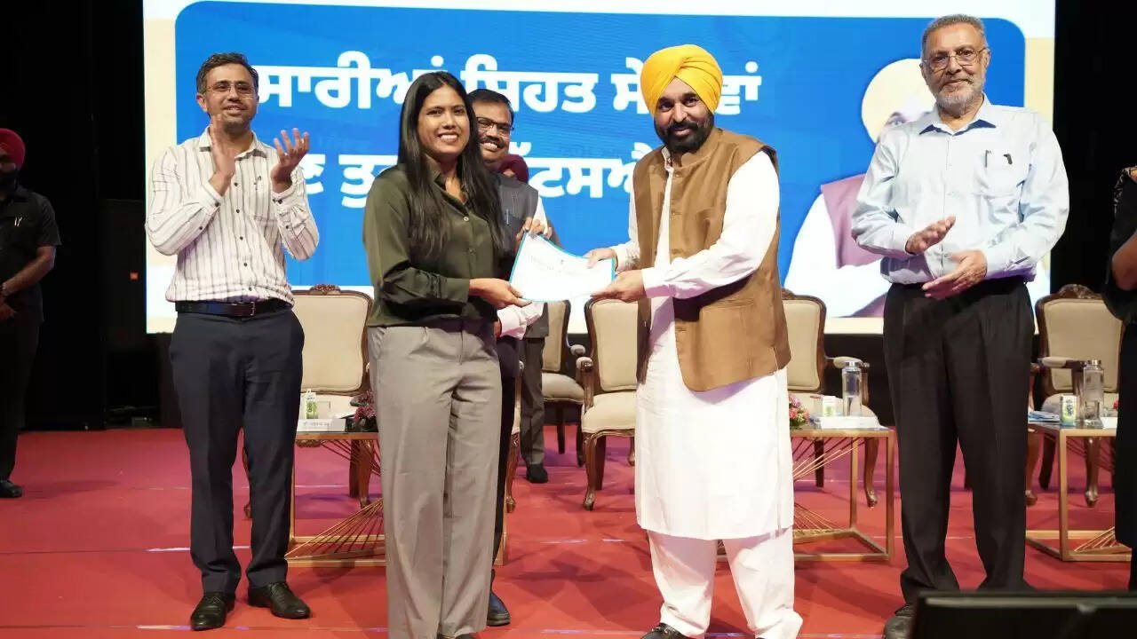 पंजाब में स्वास्थ्य सेवाओं में सुधार: 200 नए आम आदमी क्लीनिक और व्हाट्सऐप चैटबॉट का लाभ