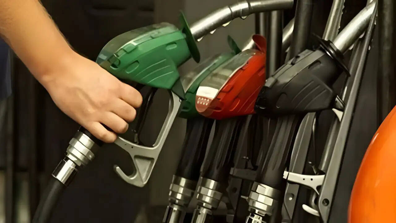 आज के पेट्रोल और डीजल के रेट: जानें अपने शहर की कीमतें