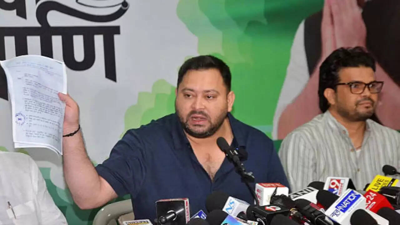 तेजस्वी यादव को मिला तीसरा नोटिस, फर्जी वोटर आईडी का मामला गरमाता