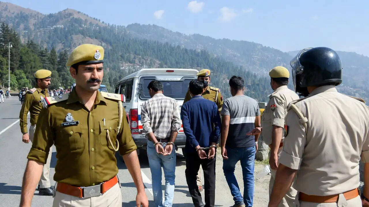 दिल्ली और हिमाचल पुलिस के बीच तनाव का अंत: तीन आरोपी गिरफ्तार