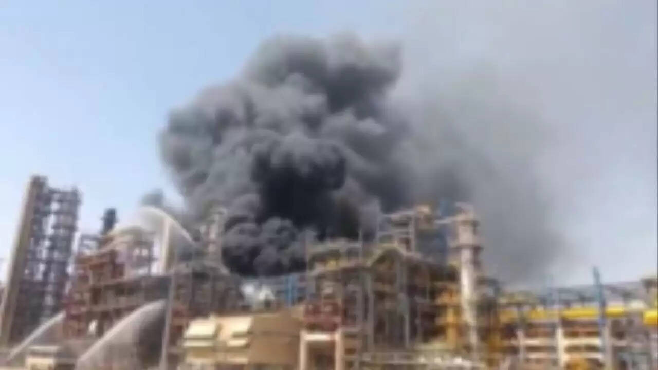 राजस्थान में रिफाइनरी में आग: पीएम मोदी के उद्घाटन से पहले की घटना
