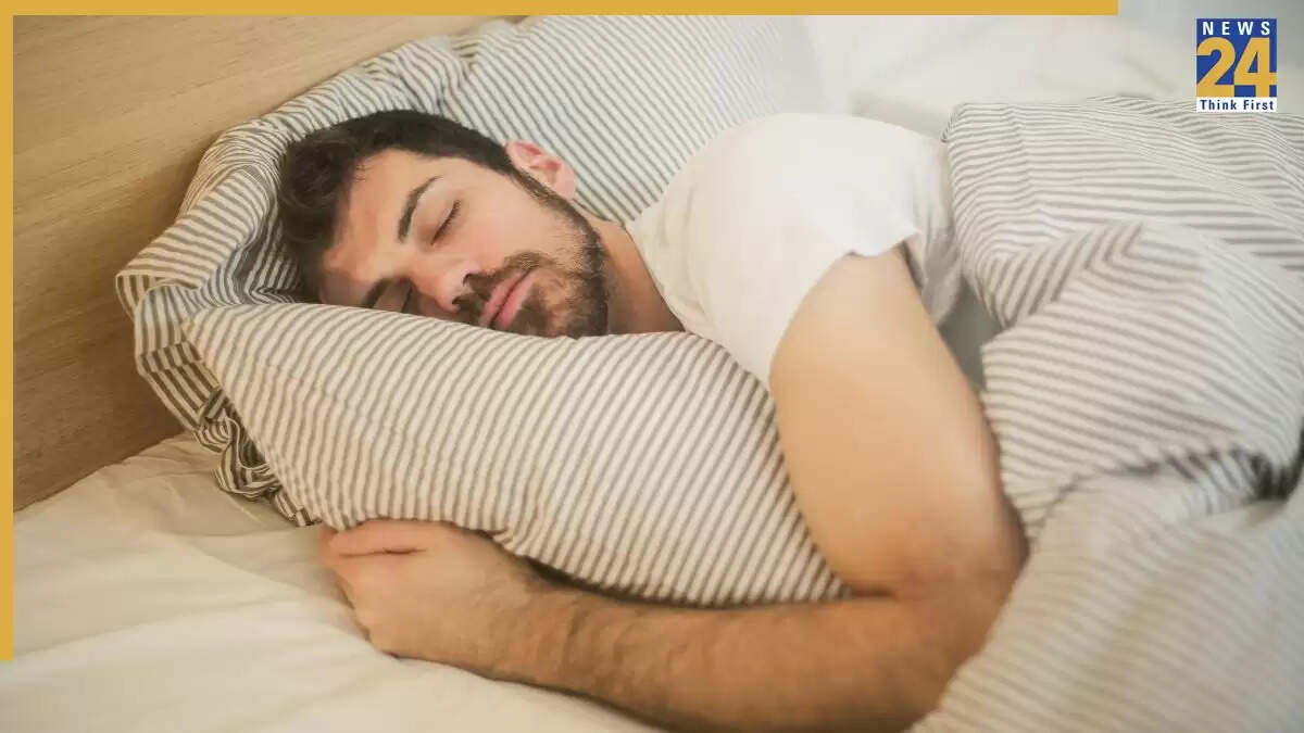 स्वप्न शास्त्र: सपने में गिरने का अर्थ और संकेत