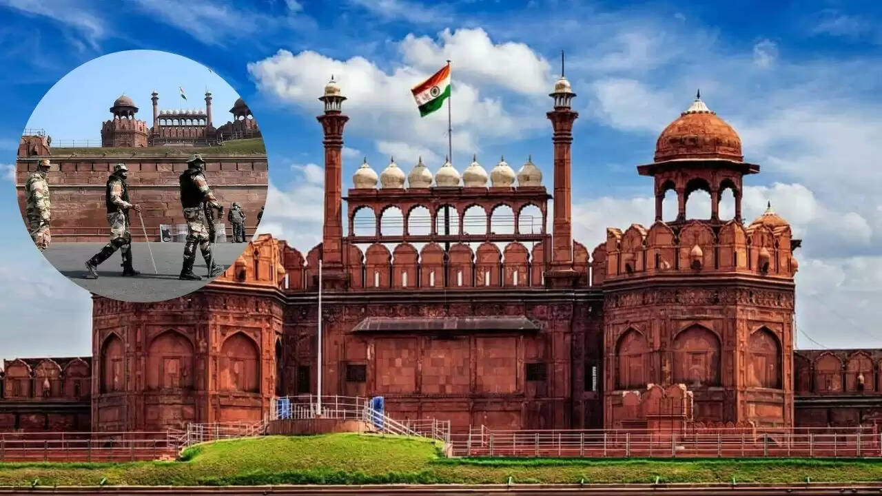 लाल किले की सुरक्षा में चूक: डमी आतंकी ने किया आत्मीयता का प्रदर्शन