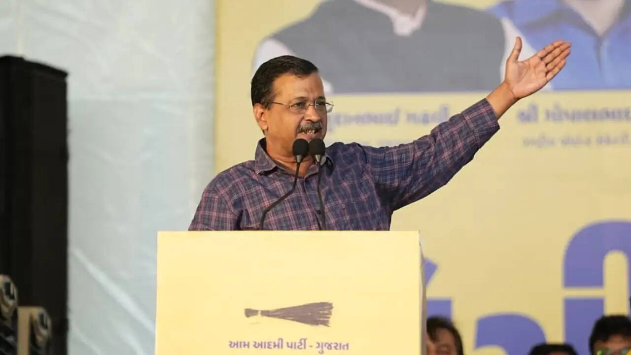 अरविंद केजरीवाल का गुजरात दौरा: भाजपा और कांग्रेस पर तीखा हमला