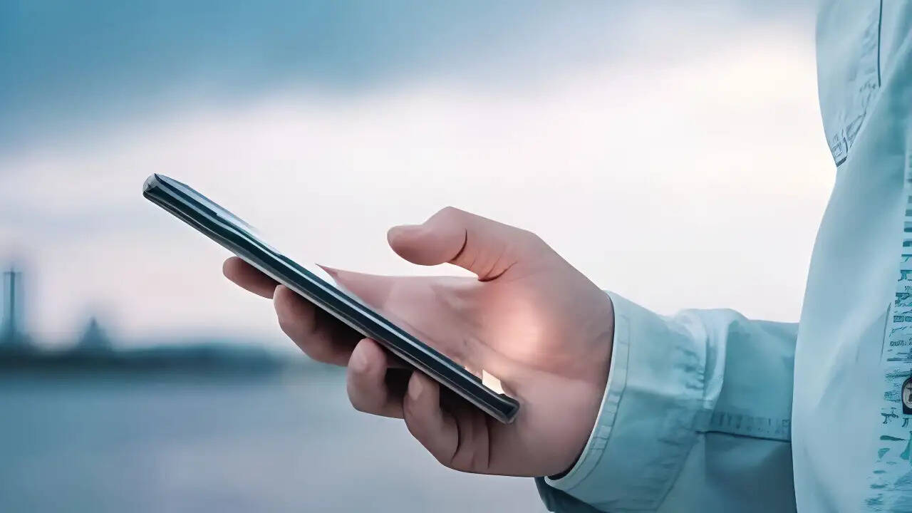 भारत सरकार का स्मार्टफोन निर्माताओं को आधार ऐप प्री-इंस्टॉल करने का निर्देश