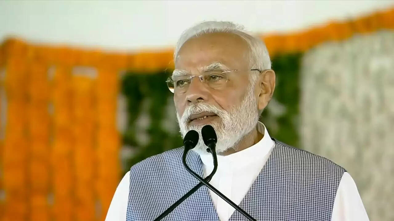 प्रधानमंत्री मोदी और नेताओं ने धनतेरस पर दी शुभकामनाएं