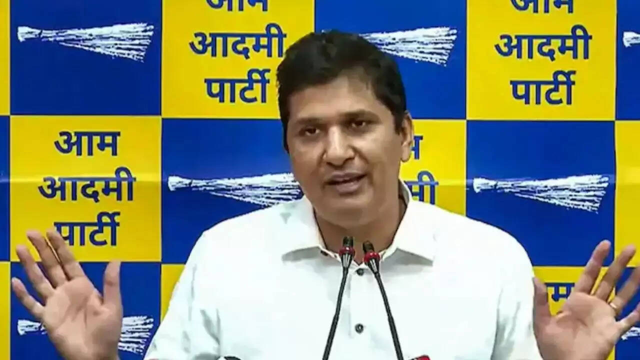 दिल्ली में प्रदूषण के खिलाफ आम आदमी पार्टी का जोरदार प्रदर्शन