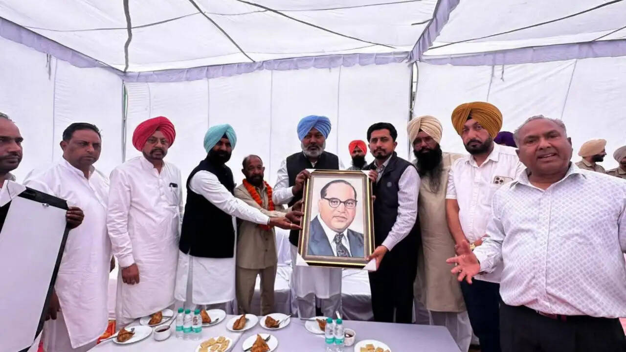 कांशी राम जी को श्रद्धांजलि: सामाजिक न्याय और सशक्तिकरण की दिशा में आम आदमी पार्टी की प्रतिबद्धता