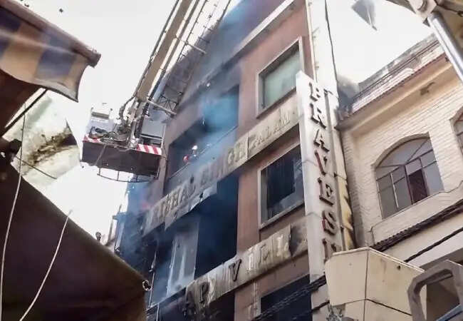 दिल्ली के पालम में भीषण आग, 7 लोगों की मौत