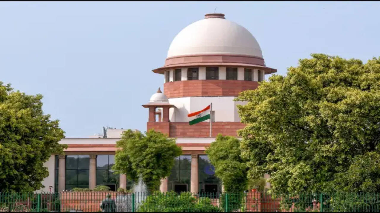 सुप्रीम कोर्ट ने 9वीं कक्षा में तीसरी भाषा की अनिवार्यता पर उठाए सवाल