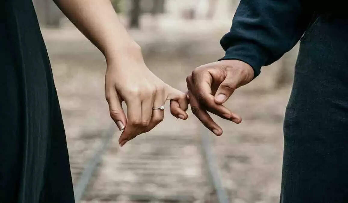 ग्रेटर नोएडा में लिव-इन रिलेशन का विवाद: प्रेमिका को होटल में बितानी पड़ी रातें