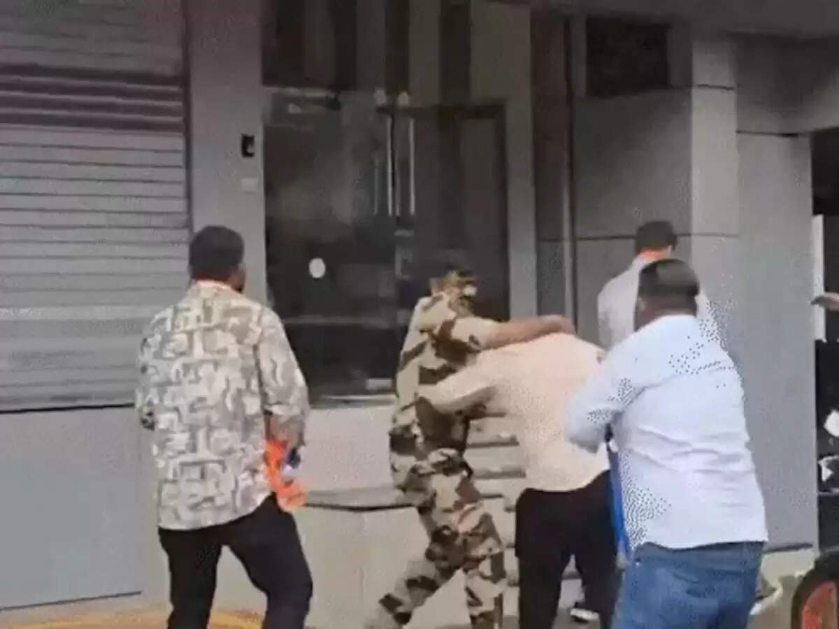 मुंबई में मराठी भाषा विवाद: बिजनेसमैन के ऑफिस पर हमला