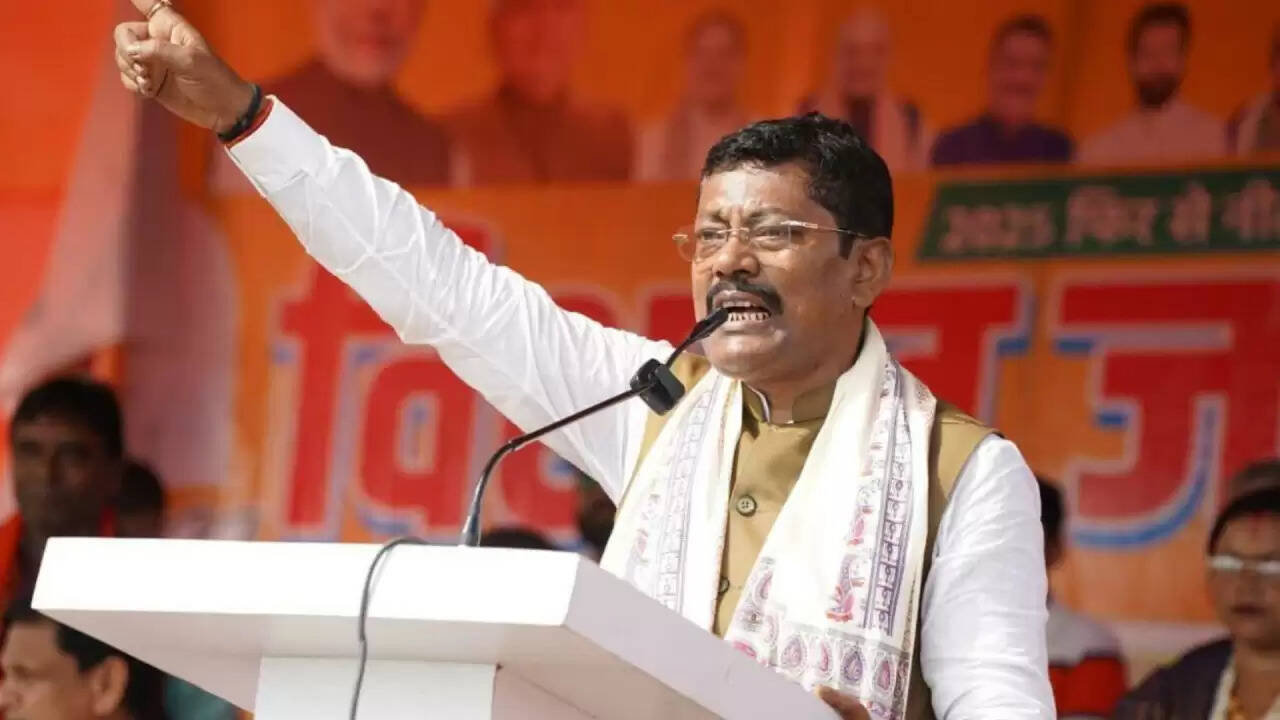 बीजेपी सांसद अशोक कुमार का विवादास्पद बयान, सफाई देने पर मजबूर