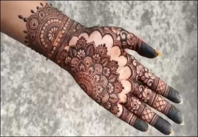 हरियाली तीज पर मेहंदी के खूबसूरत और आसान डिज़ाइन