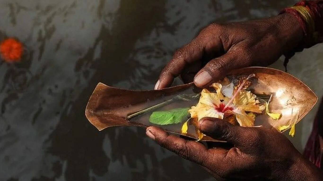 पितृपक्ष 2025: अपने पूर्वजों को श्रद्धांजलि देने का विशेष समय