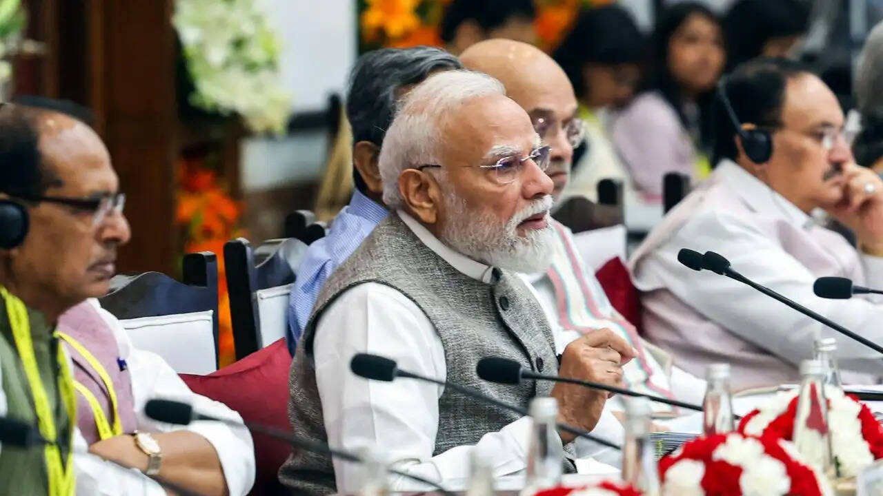 प्रधानमंत्री मोदी की अध्यक्षता में नीति आयोग की बैठक: जल संकट और AI पर चर्चा