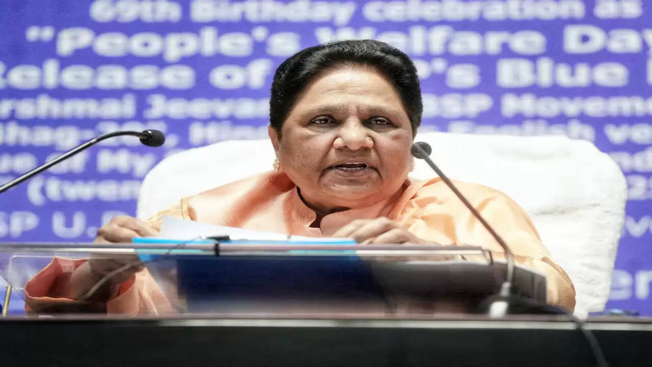 मायावती ने फिर से अपने भतीजे के ससुर को पार्टी से निकाला