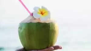 नारियल पानी के स्वास्थ्य लाभ: जानें इसके अद्भुत फायदे
