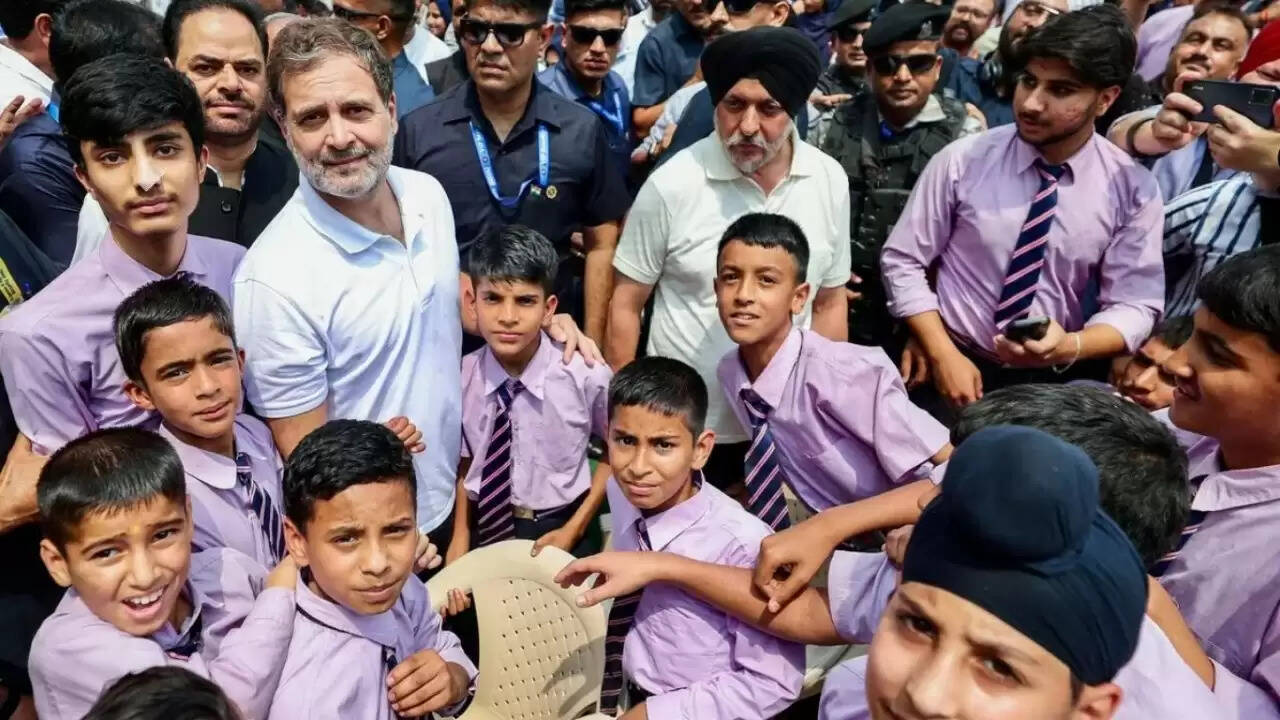 राहुल गांधी की नई पहल: पुंछ के अनाथ बच्चों को गोद लेकर शिक्षा का खर्च उठाएंगे