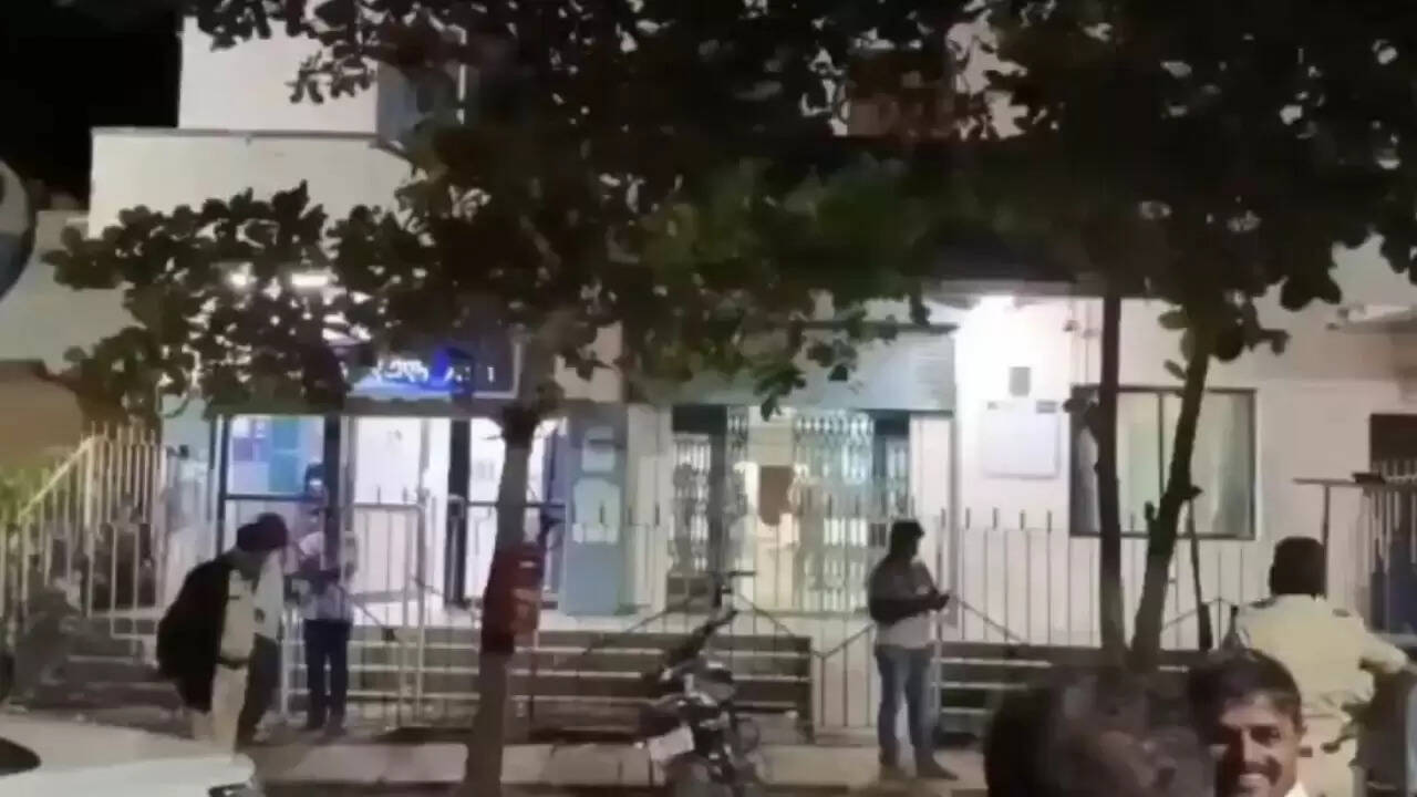 कर्नाटक में बैंक डकैती: नकाबपोशों ने लूटे करोड़ों, पुलिस ने शुरू की जांच