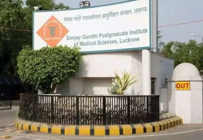 लखनऊ में डॉक्टर पर महिला रेजिडेंट का गंभीर आरोप: शादी का झांसा और मानसिक उत्पीड़न