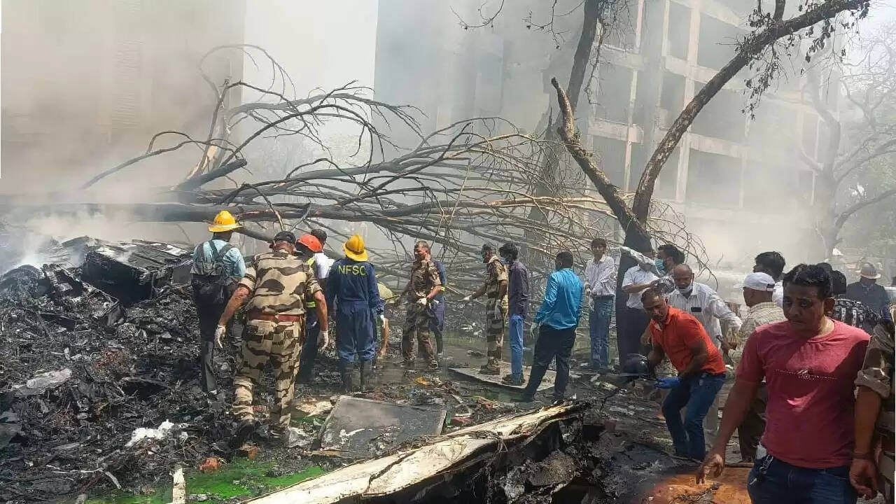 प्रफुल्ल पटेल ने एयर इंडिया हादसे पर सिंगापुर एयरलाइंस की चुप्पी पर उठाए सवाल