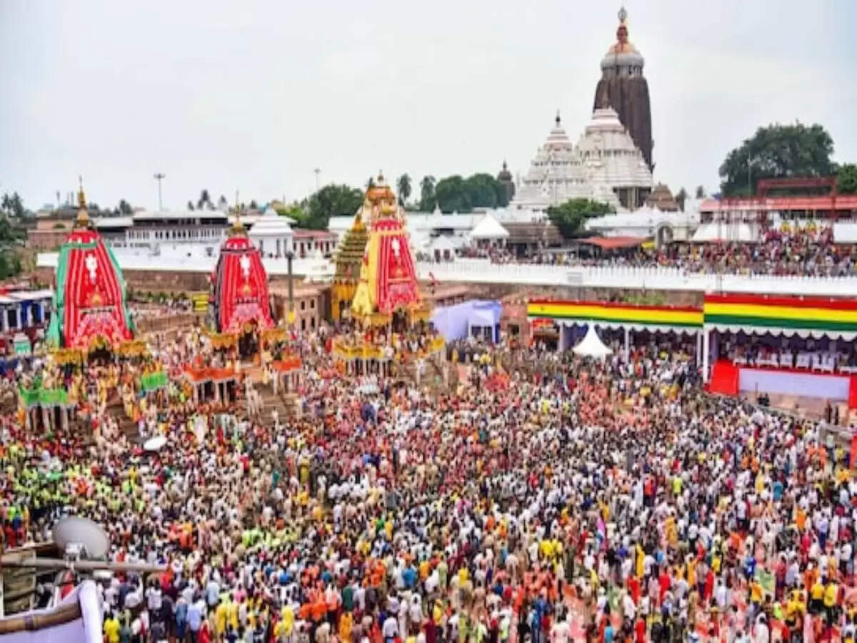 पुरी में भगवान जगन्नाथ की भव्य रथ यात्रा, लाखों भक्तों की उमड़ी भीड़