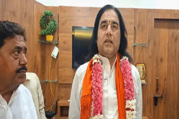 राम मंदिर चढ़ावे में घोटाले पर देवकीनंदन ठाकुर की कड़ी प्रतिक्रिया