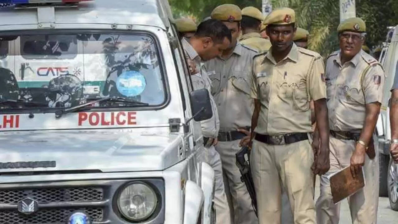 दिल्ली पुलिस ने आतंकवादी साजिश का किया खुलासा, 5 संदिग्ध गिरफ्तार