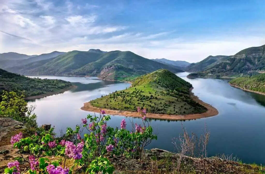 भारत के शांत हिल स्टेशनों की यात्रा: गर्मियों में भीड़ से बचने के लिए बेहतरीन विकल्प