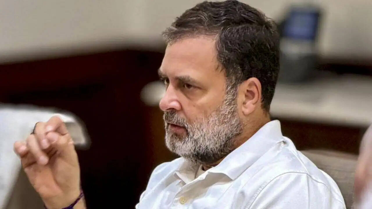 राहुल गांधी का आक्रामक रुख: बीजेपी पर हमले और विपक्षी एकता का आह्वान