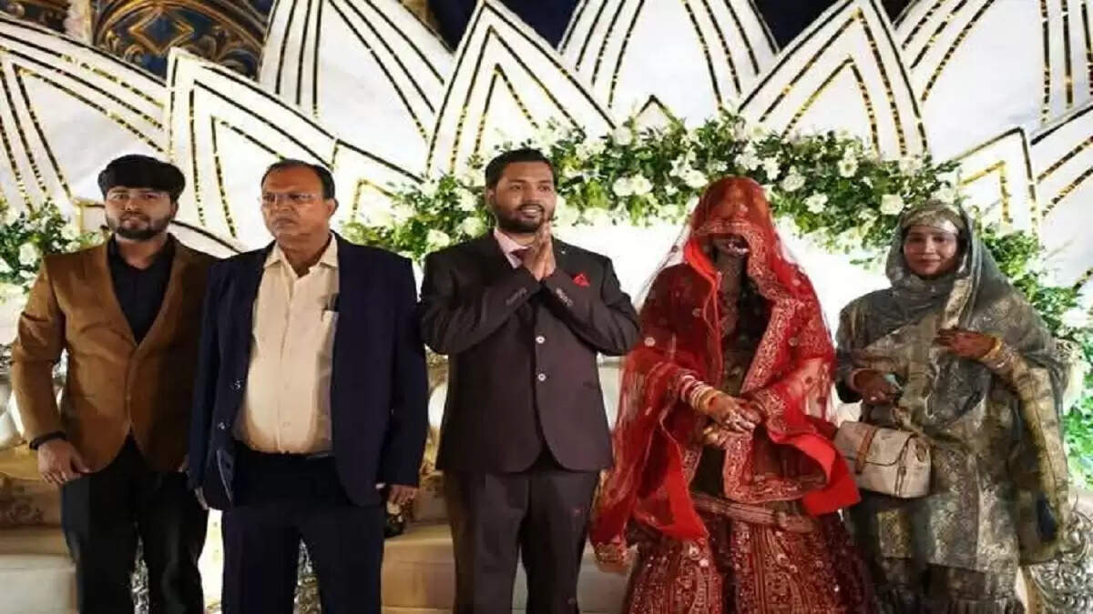 खान सर के रिसेप्शन की तस्वीरें और वीडियो सोशल मीडिया पर छाईं