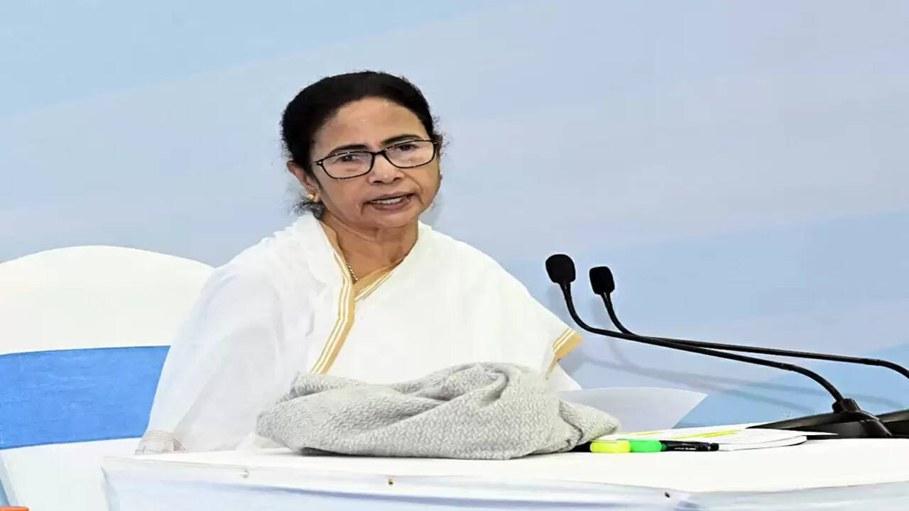 ममता बनर्जी की पार्टी में इस्तीफों का दौर जारी, चार सांसदों ने छोड़ी राज्यसभा