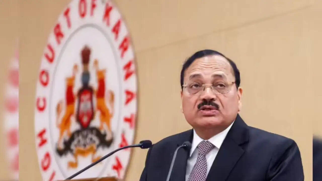 CJI सूर्यकांत ने कॉकरोच टिप्पणी पर दी सफाई, युवाओं की सराहना की