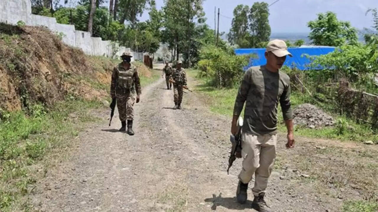 मणिपुर में इंटरनेट सेवाएं बंद, हिंसक प्रदर्शनों के बाद कर्फ्यू लागू